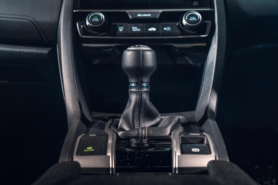 Детали интерьера Honda Civic Sedan (FC) 2018 года  (UK) (фото 86 из 94)